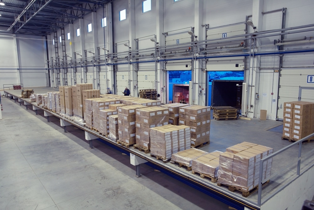 Passive RFID equipped packages automatically scanned at loading dock